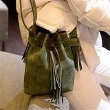 2015冬季新款欧美复古磨砂流苏抽带女包小包包水桶包单肩包斜挎包