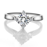 18K白铂金饰品莫桑石钻石戒指女款四爪奢华款配真钻碎钻克拉显钻