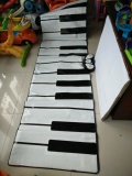 北京妙屋玩具租赁 出售二手8成新   大号电子钢琴毯
