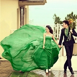 影楼拍照婚纱绿色主题服装雪纺长拖尾礼服情侣外景海边海滩写真