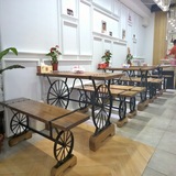 新款咖啡厅桌椅组合长方形户外休闲车轮桌椅创意复古铁艺实木餐桌