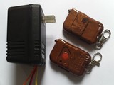 永怡心电控锁控制器配有两个单键遥控器，电机刷卡锁充电电源