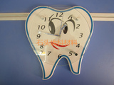 牙科诊所时钟 牙科装饰挂钟 可爱牙齿形状墙上挂表 电子钟表