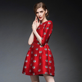 欧洲站2015秋季新款高端气质印花刺绣蓬蓬裙七分袖修身红色连衣裙