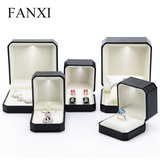 FANXI凡西LED发光求婚戒指盒PU皮创意八角耳钉钻戒项链首饰盒