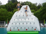 双皇冠夏季热卖水上冰山气模充气攀岩玩具批发PVC假山竞技乐园