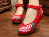中式新娘龙凤褂秀禾服鞋中高跟红色绣花鞋婚鞋绣禾服老北京布鞋