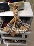 现货 Burberry 37432321 驼色经典格子丝质薄纱围巾 香港DFS代购
