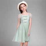 [转卖]品牌团尤麦新款 绿色仙女钉珠方领蕾丝泡泡袖百褶连衣长