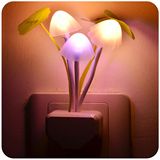 创意可爱七彩夜间光控LED蘑菇小夜灯 感应插电节能卧室床头灯壁灯