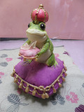出口欧美的青蛙王子拿着水晶鞋造型旋转发条式音乐盒