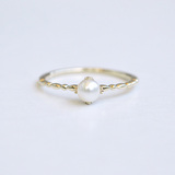 白色月光 芽 日本设计师10k黄金 天然小珍珠四爪花朵皇冠纤细戒指