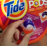 美国代购Tide pods汰渍3合1速溶果冻增艳洗衣球/液 洗衣凝珠 单颗