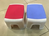 鑫涛小号双色长方凳，抗压性能好，防滑设计，简单，抗压塑料凳子
