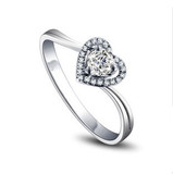 正品包邮18K金克拉莫桑钻石戒指心型钻戒周大福结婚礼物