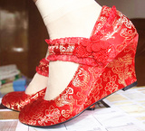 中式婚礼绸缎配旗袍鞋新娘结婚女鞋坡跟低中跟扣带女单鞋红5厘米