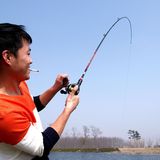 渔具钓鱼竿硬调2.1米2.4米枪柄直柄路亚竿套装碳素水滴轮路亚杆