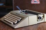 [VINTAGE]墨西哥产Olivetti lettera25米色英文打字机| 正常使用