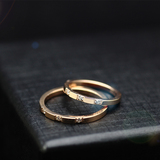 玫瑰金男女情侣对戒韩国三颗钻锆石戒指简约百搭款指环钛钢不褪色