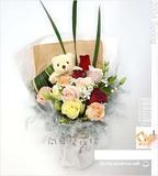 11枝各色玫瑰一只小熊单面花束海宁鲜花速递情人节生日鲜花0338