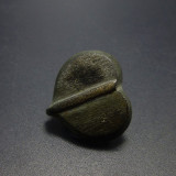 古玩杂项老物件早些年内蒙收的鲜卑沙坑青铜心形杂件年份好小标本