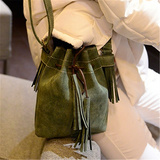 2016冬季新款欧美复古磨砂流苏抽带女包小包包水桶包单肩包斜挎包