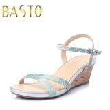 BASTO/百思图2016夏季布时尚坡跟中跟扣带女凉鞋TWA10BL6