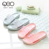 QEO情侣韩国浴室拖鞋家居室内洗澡拖鞋可爱塑料软底防滑凉拖鞋