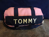 现货Tommy Hilfiger男女通用小号粉色帆布斜挎旅行包／健身包