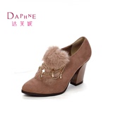 Daphne/达芙妮秋冬款时尚金属链舒适粗跟兔毛深口高跟女单鞋