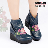 纳妮雅春秋新款民族风女靴坡跟手绘花朵单靴大码牛皮靴子高跟短靴
