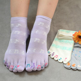 外贸原单日本五指袜女士纯棉  秋冬中短筒环保点胶全棉分脚趾袜