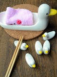 ZAKKA日式创意餐具陶瓷小鸭子套装餐巾盘筷子架笔托味碟装饰摆件