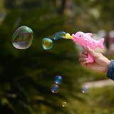 新款创意海豚泡泡枪儿童礼物奖品热卖地摊货源小玩具批发带水