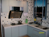 济南橱柜定做定制厨房晶钢板门板石英石台面多层实木柜体整体橱柜