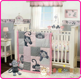 外贸 婴儿床上用品套件 绣花童被、床笠床裙、床围 粉色猴宝宝