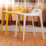 塑料马椅椅子现代简约家用餐椅创意牢固备用餐凳时尚等位椅宜家
