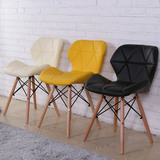 伊姆斯新款米白色皮革简约现代餐椅接待椅椅展会椅设计师创意椅子