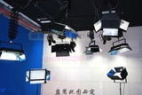 吊顶式演播室灯光配置,移动轨道,伸缩吊臂三基色柔光灯摄影棚方案