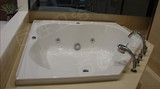 科勒 K-18777爱玛露1.3米三角压克力按摩浴缸 正品特价 春促