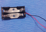 5号2节电池盒　带导线黑色，塑料电池盒。