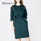 MO&Co.钉珠蛋糕布太空棉七分袖收腰中长款连衣裙MA161SKT95 moco