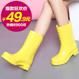 玛索拉朵新款韩版铆钉雨鞋女士时尚中筒马丁雨靴女防滑水鞋套鞋