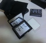 美国代购 NARS 裸光蜜粉饼 7G 女人我最大 控油透明裸妆 现货