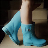 新款直销出口日本韩国少女多色雨靴亮丽雨鞋中筒时尚水靴套鞋包邮