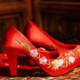 绣花鞋新娘中式婚礼红色绣花鞋新娘花鞋婚鞋高跟中跟平跟新娘婚鞋