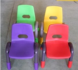 幼儿园儿童靠背桌椅钢脚塑料椅 环保塑料超重带扶手小凳子小椅子
