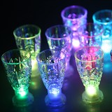 发光小酒杯 七彩闪光杯 LED幻彩发光酒杯 创意聚会夜光杯 led杯子