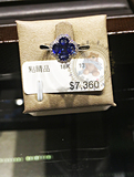 【金刚芭比梦游香港】周生生点睛品18k镶钻石四叶草蓝宝石戒指