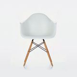 促销 伊姆斯椅简约北欧塑料时尚休闲椅 后现代创意靠背扶手餐椅子